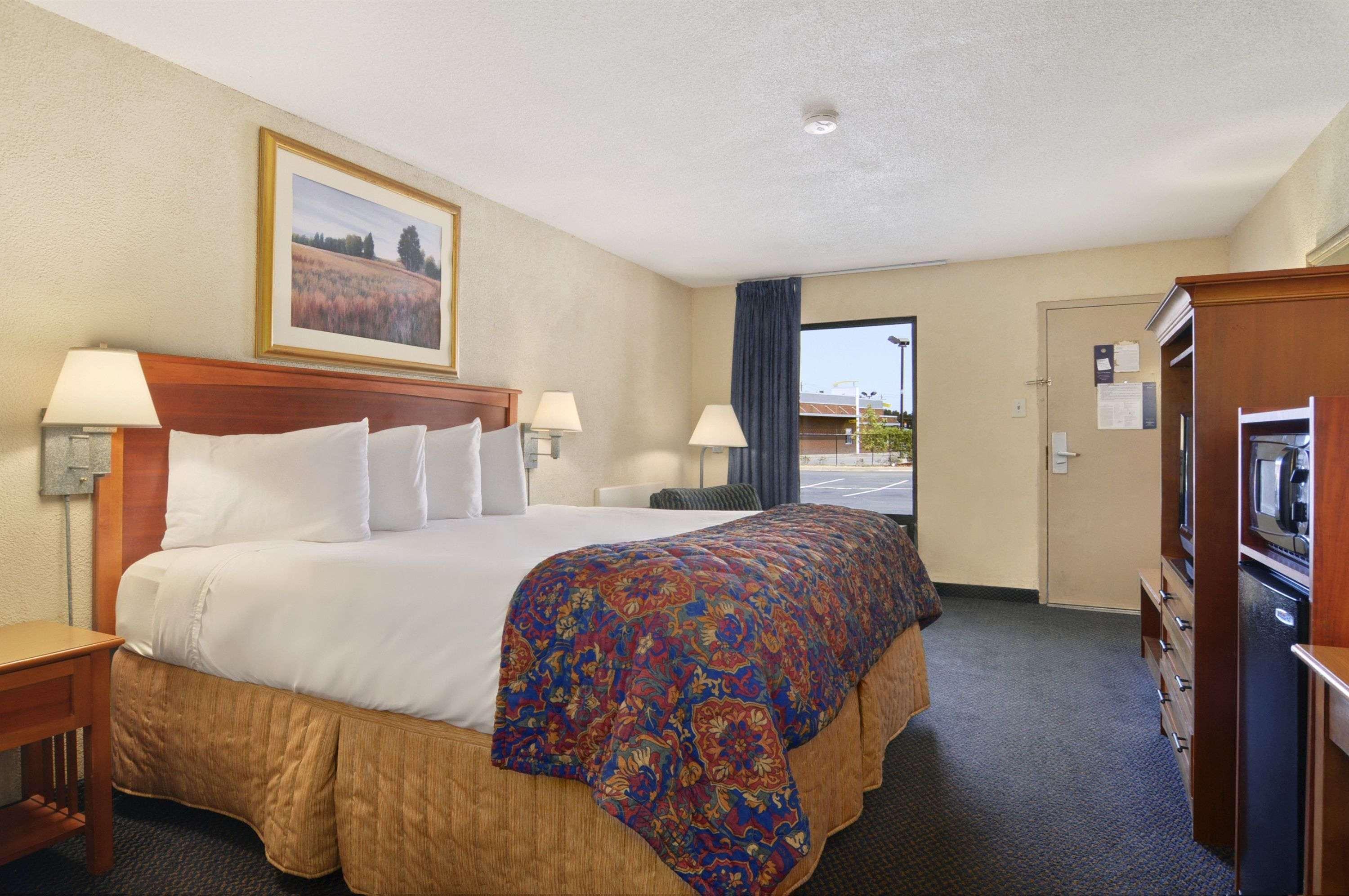 Baymont By Wyndham Macon I-75 Motel Екстериор снимка
