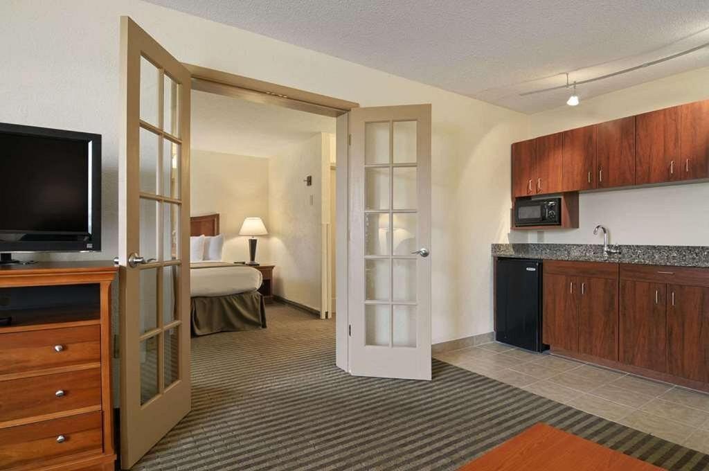 Baymont By Wyndham Macon I-75 Motel Екстериор снимка