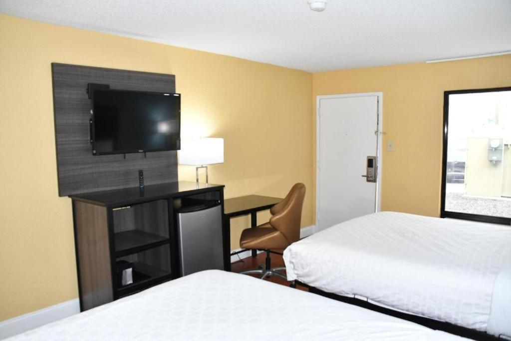 Baymont By Wyndham Macon I-75 Motel Екстериор снимка