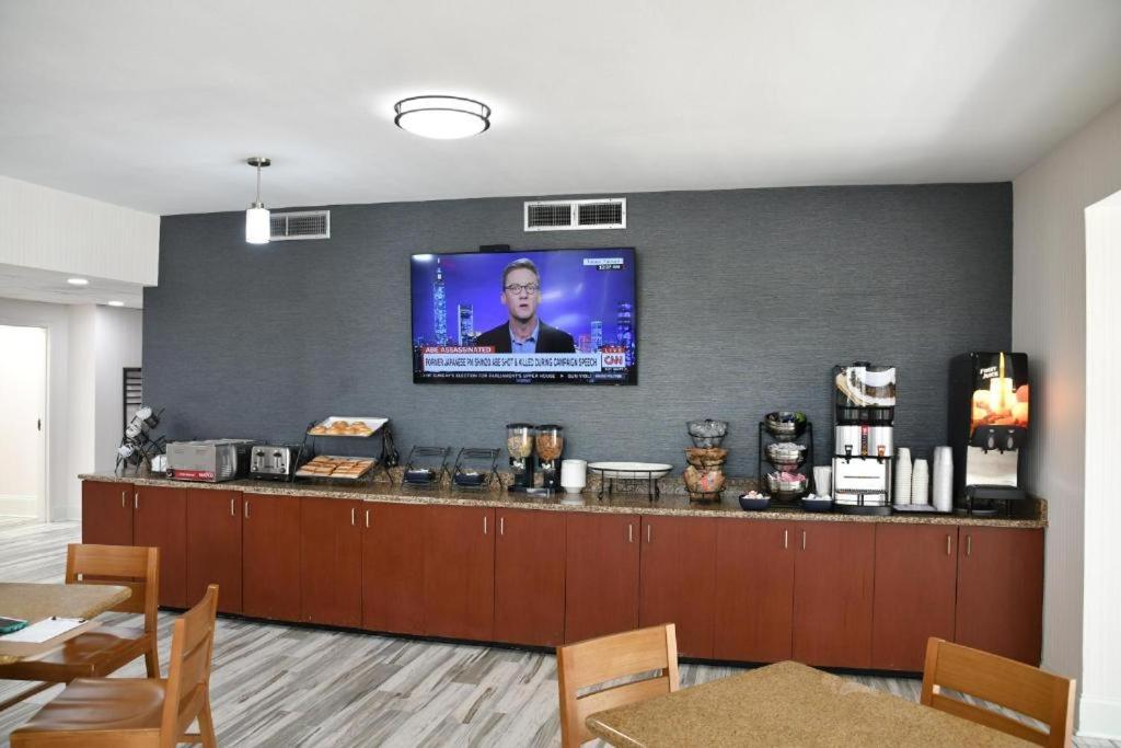 Baymont By Wyndham Macon I-75 Motel Екстериор снимка