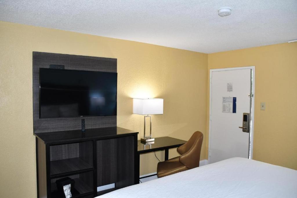 Baymont By Wyndham Macon I-75 Motel Екстериор снимка
