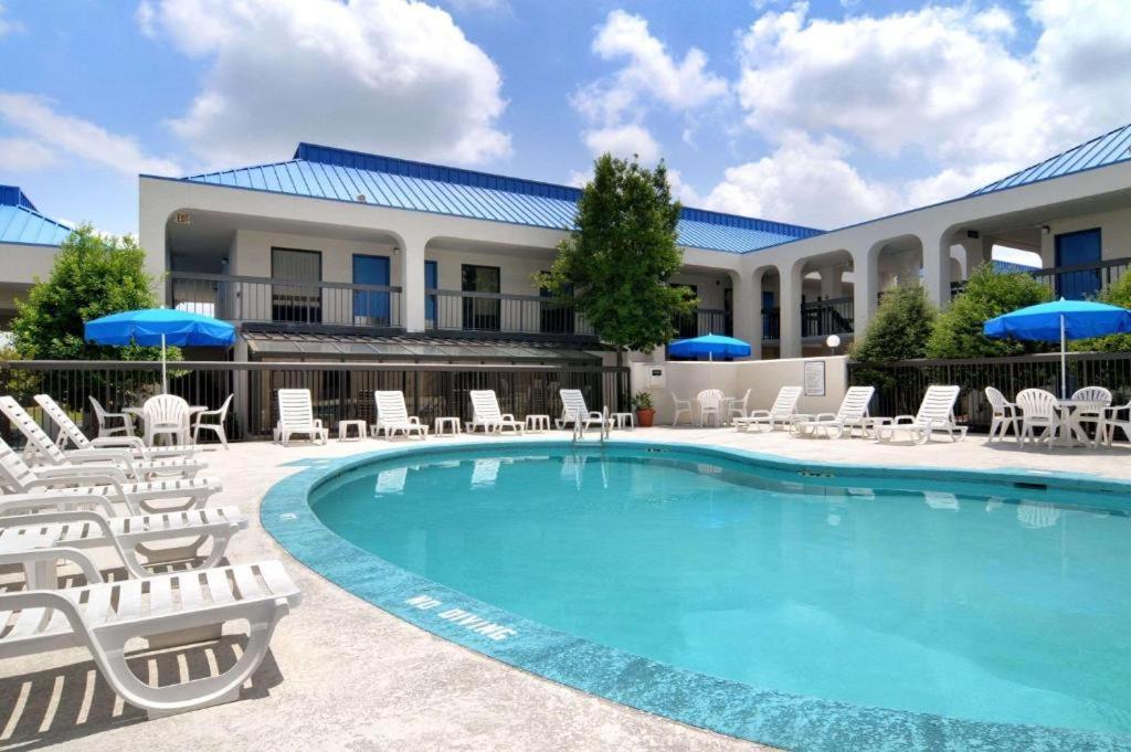 Baymont By Wyndham Macon I-75 Motel Екстериор снимка