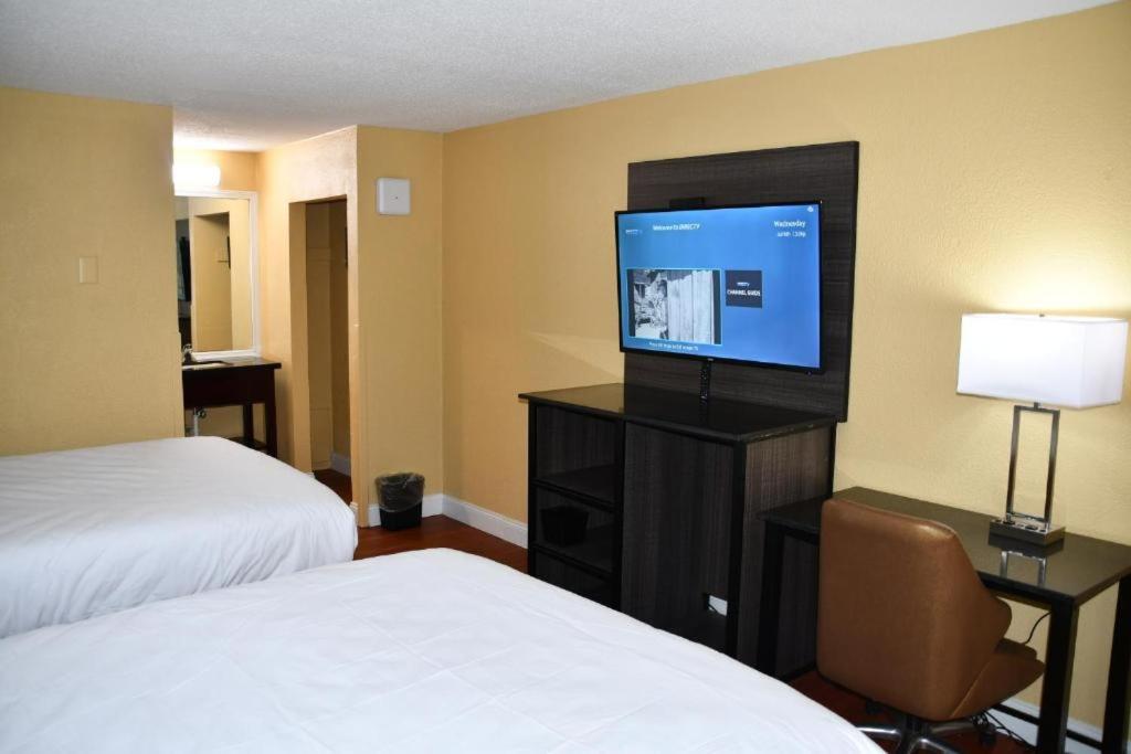 Baymont By Wyndham Macon I-75 Motel Екстериор снимка