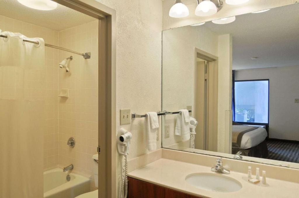 Baymont By Wyndham Macon I-75 Motel Екстериор снимка