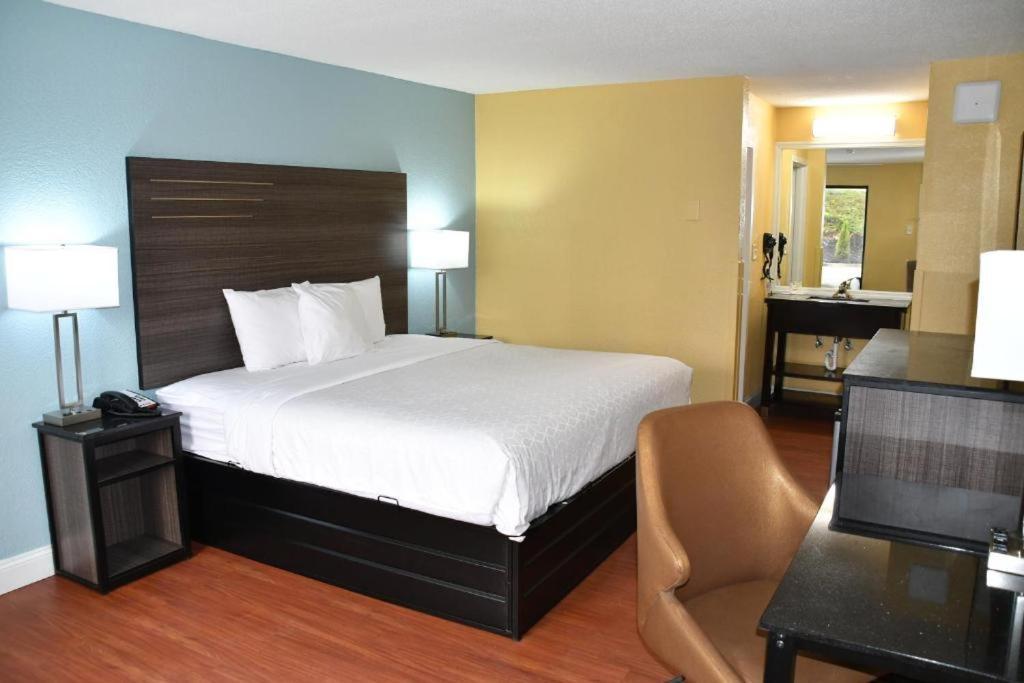 Baymont By Wyndham Macon I-75 Motel Екстериор снимка
