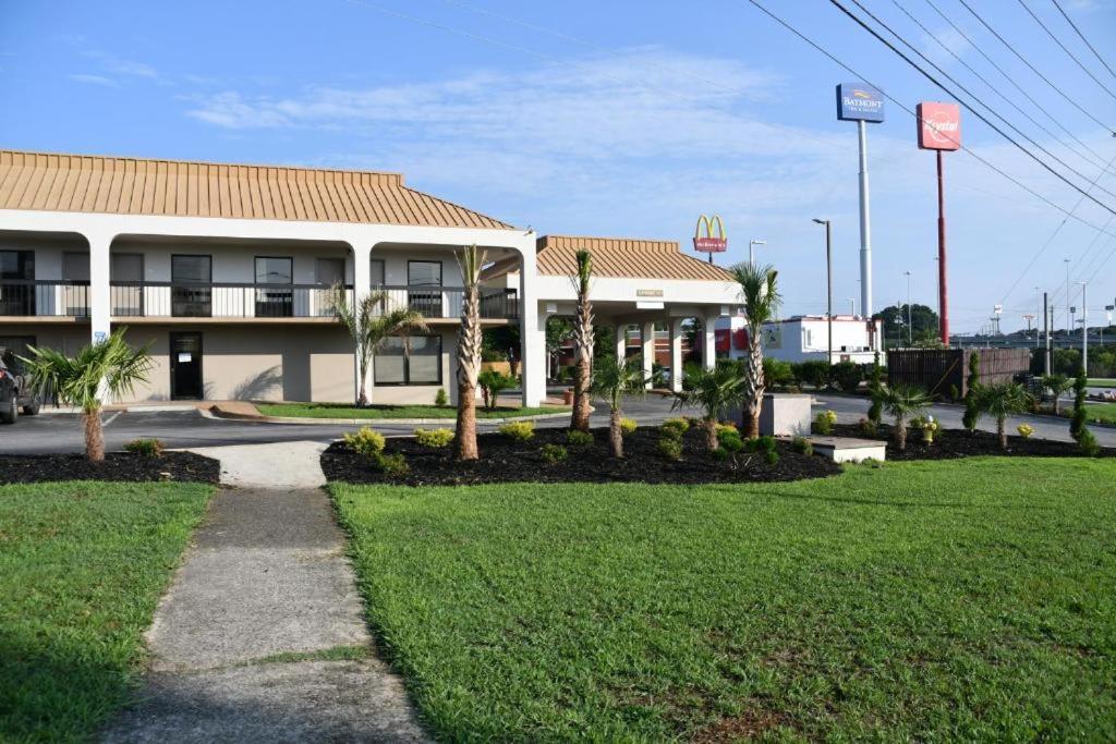 Baymont By Wyndham Macon I-75 Motel Екстериор снимка