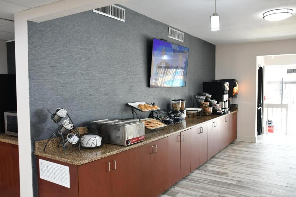 Baymont By Wyndham Macon I-75 Motel Екстериор снимка