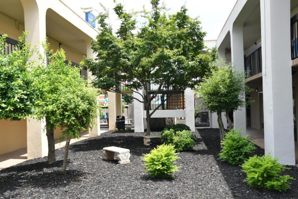 Baymont By Wyndham Macon I-75 Motel Екстериор снимка